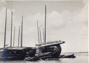 九江岸边的帆船